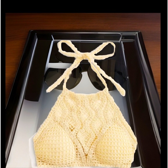 Crochet Backless Padded Ties In Back Crochet Beige Halter Crop Top - Picture 1 of 2